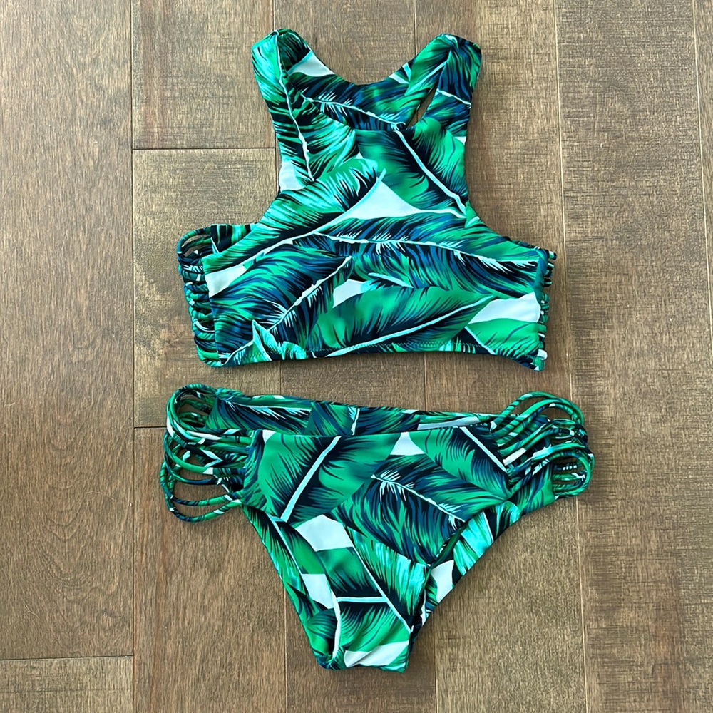 Cupshe Green Leaf Print Racerback 2 Piece Bikini - Size Medium - Gently Worn